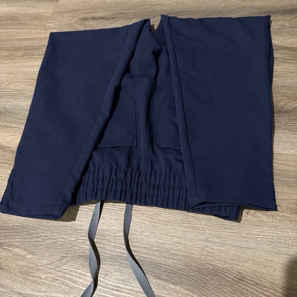 Navy Drawstring Capri scrub pants - Picture 3 of 3